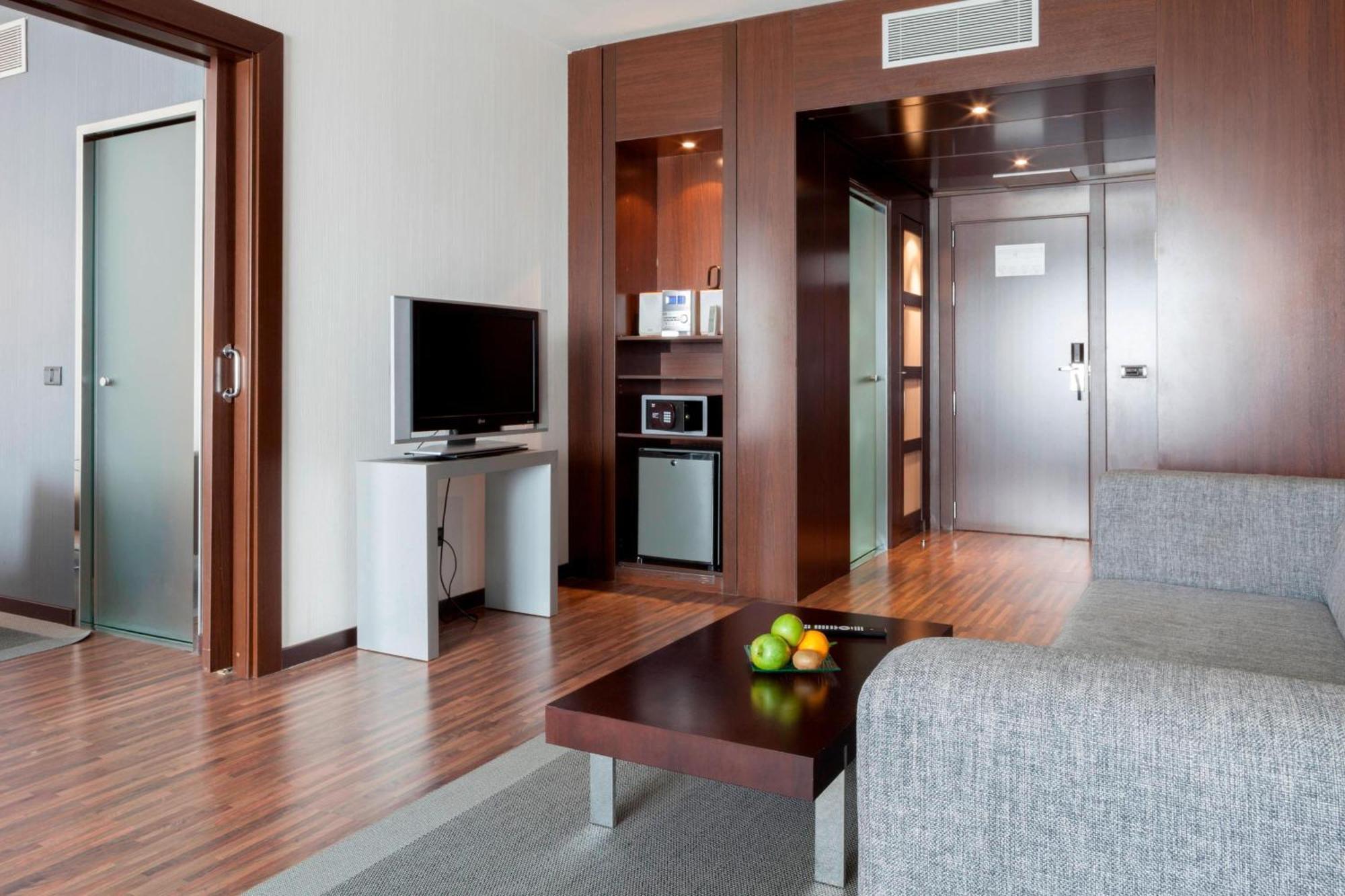 Ac Hotel By Marriott Madrid Airport Coslada Exterior foto