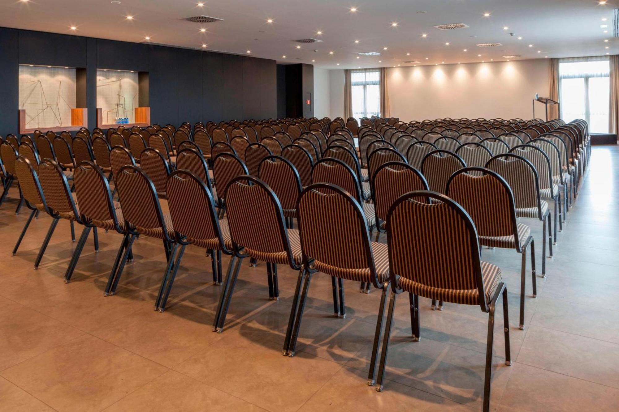 Ac Hotel By Marriott Madrid Airport Coslada Exterior foto