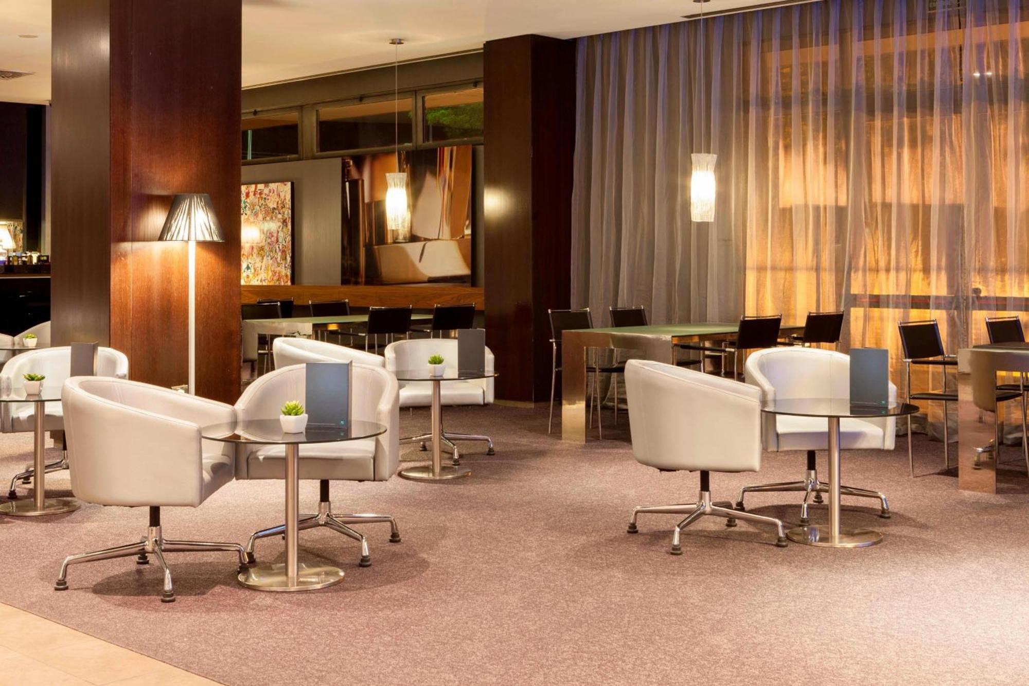 Ac Hotel By Marriott Madrid Airport Coslada Exterior foto