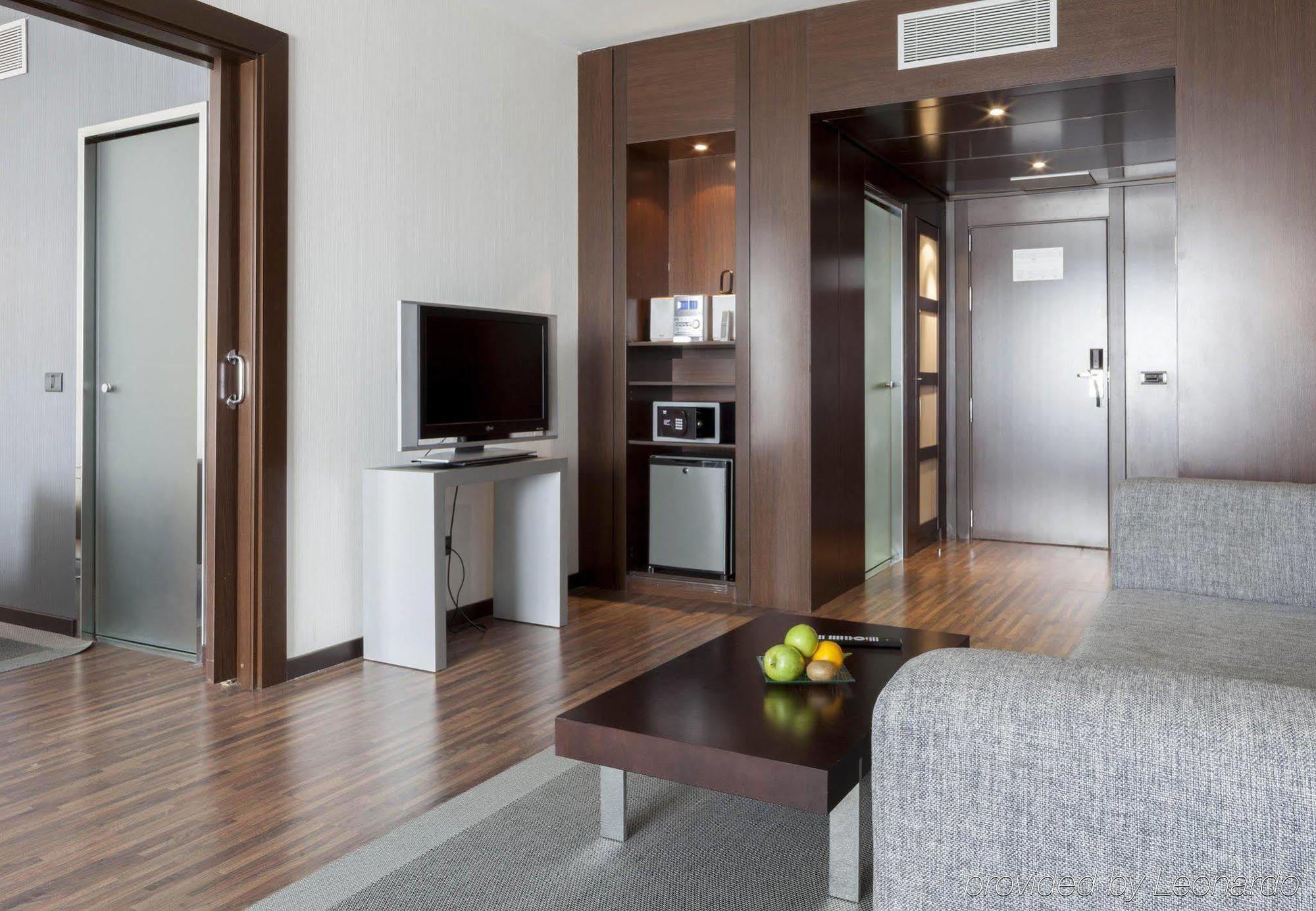 Ac Hotel By Marriott Madrid Airport Coslada Exterior foto